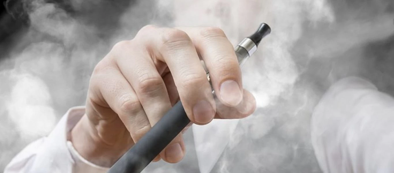 Βρετανία: Έφηβος πέθανε εξαιτίας προβλήματος που του δημιούργησε το ηλεκτρονικό τσιγάρο